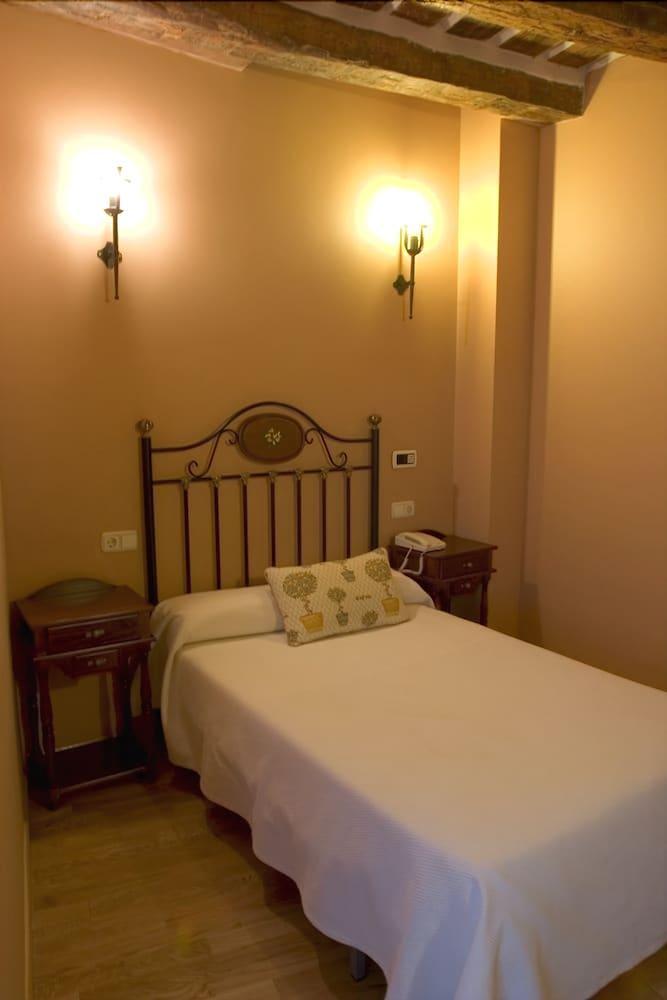 El Rincon Hotel Cuellar Bagian luar foto
