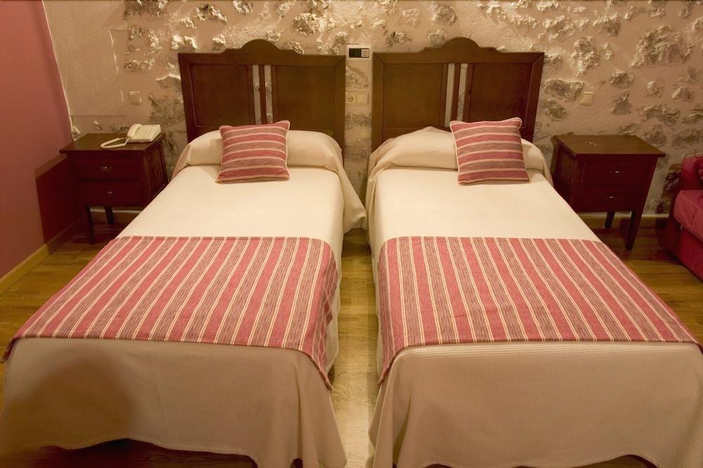 El Rincon Hotel Cuellar Bagian luar foto