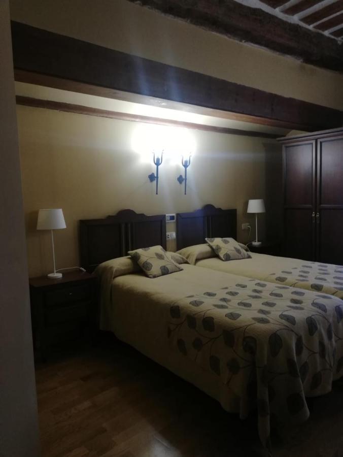 El Rincon Hotel Cuellar Bagian luar foto